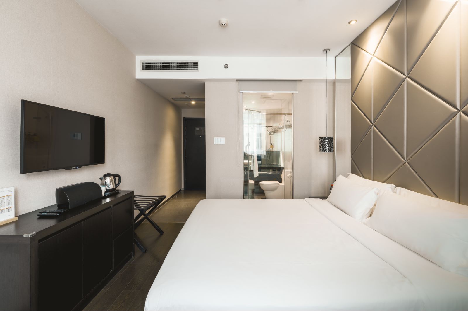 高级大床房（智能投屏+小冰箱）