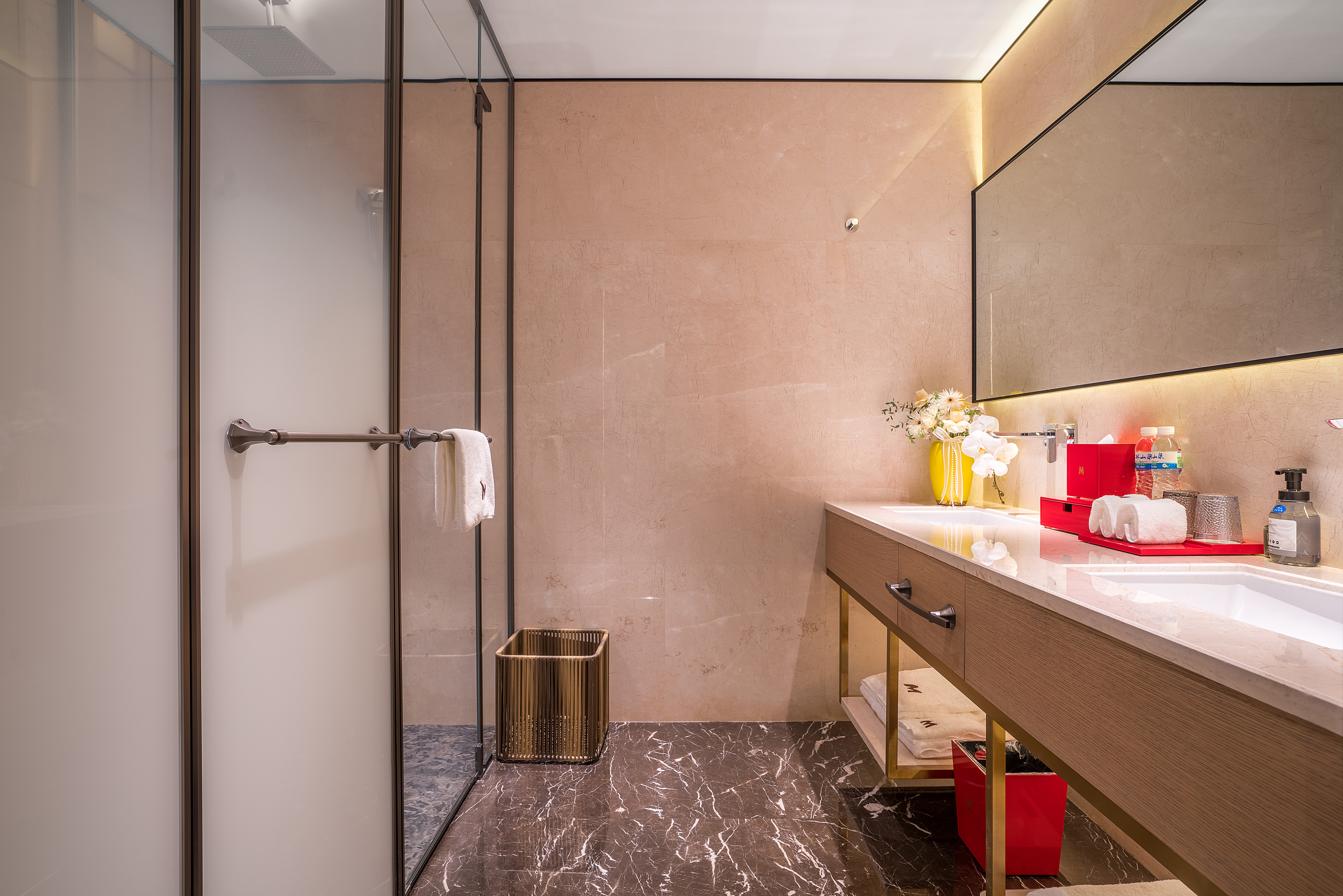 豪华阳光双床房