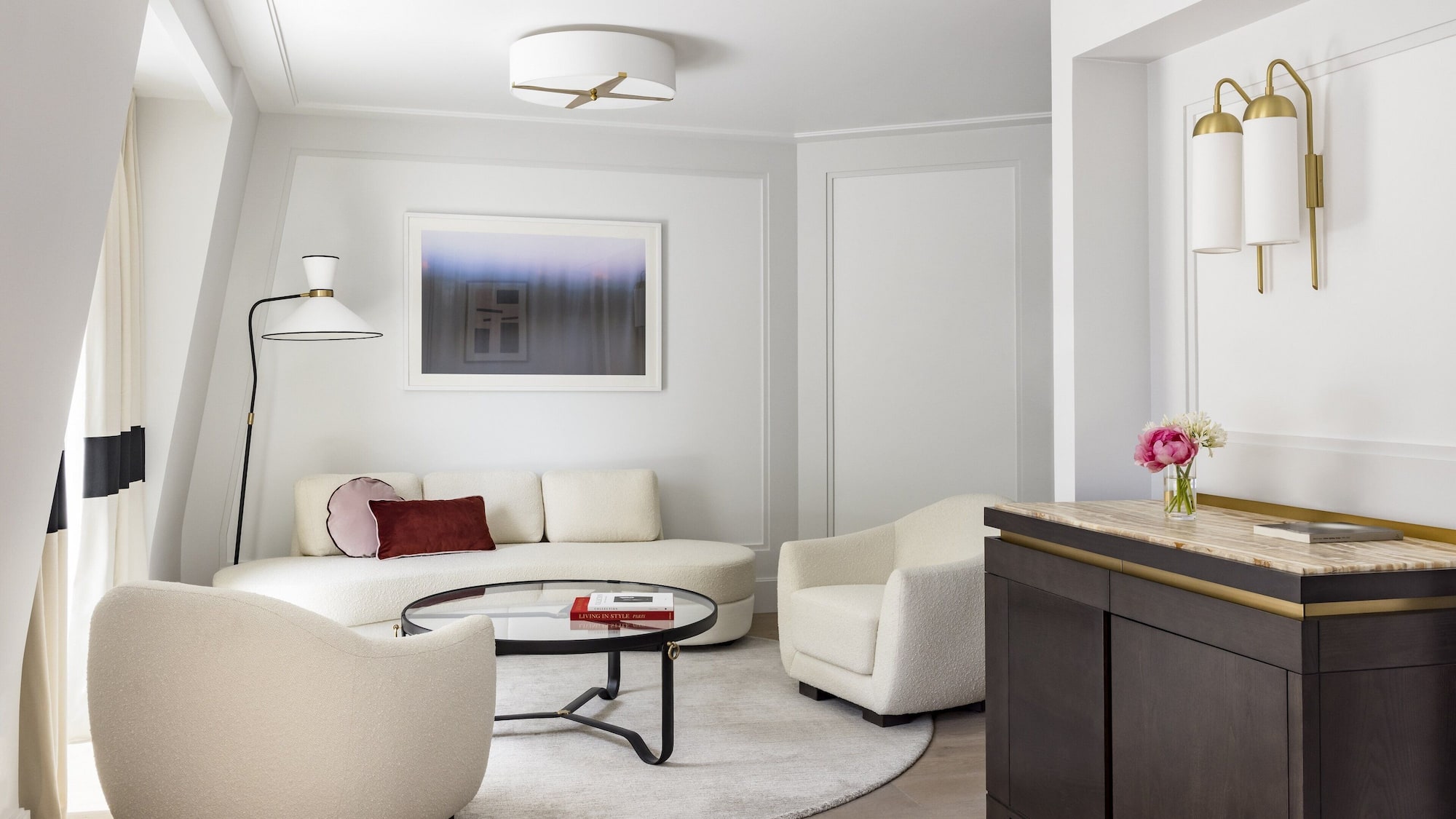 带阳台的收藏特大床套房