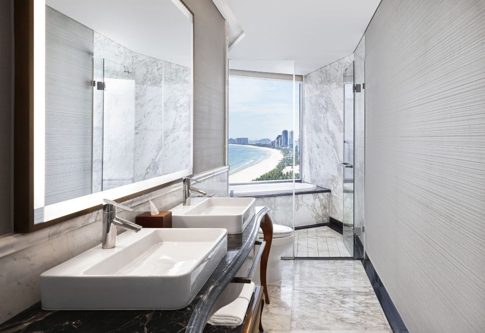 Four Points by Sheraton DanangPanoramic 1-Bedroom Corner Suite, Ocean View, High Floor, Balcony, Bathtub