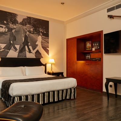 披頭士套房 巴塞隆拿埃爾阿維尼達宮酒店優惠