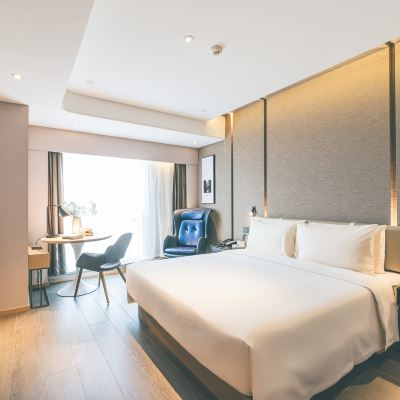 珍寶高級大床房（手機投屏＋深度睡眠＋小冰箱） 上海徐家匯天鑰橋亞朵S飯店優惠