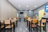 Tongchuang Ejia Chain Hotel (Gushi Xinhe Century City Store)