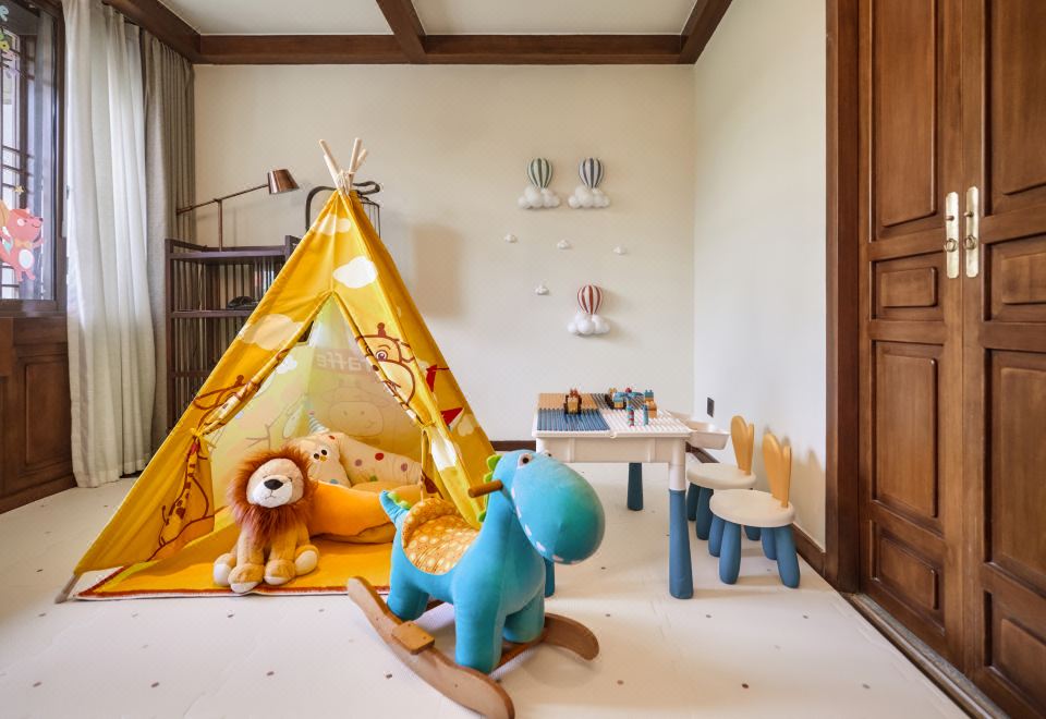 InterContinental Lijiang Ancient Town ResortSummer Fun Family Room