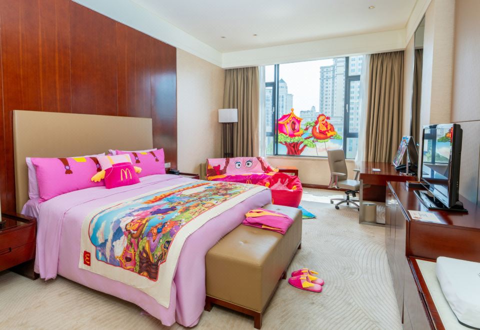 Renaissance Tianjin Lakeview HotelMcDonald’s Themed Double Bed Room