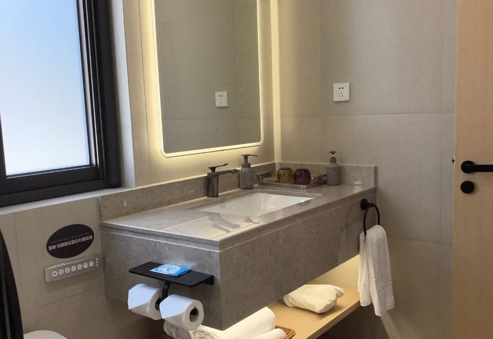 阳光园景双卧套房