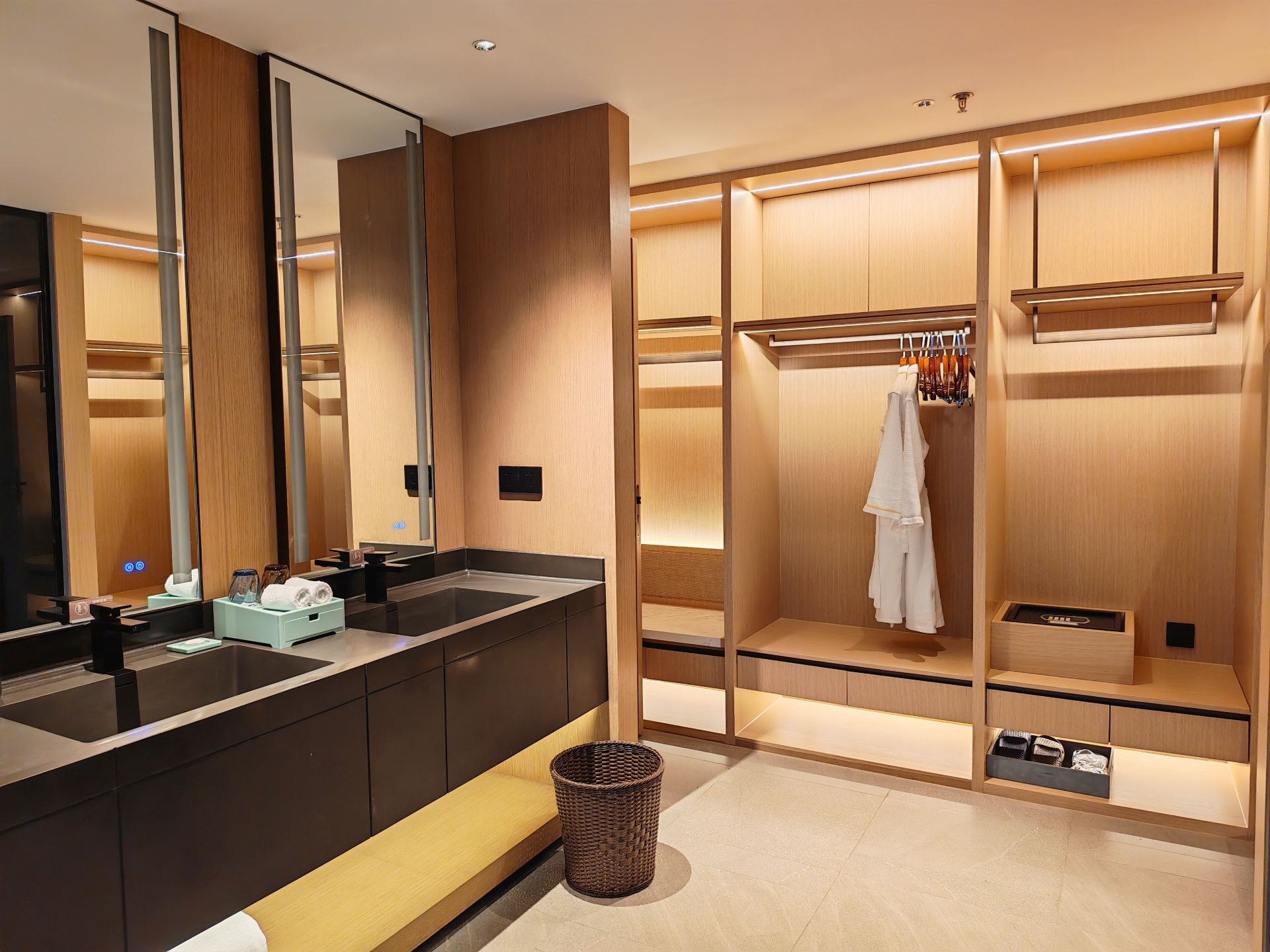 Premier Room (Double Bed)