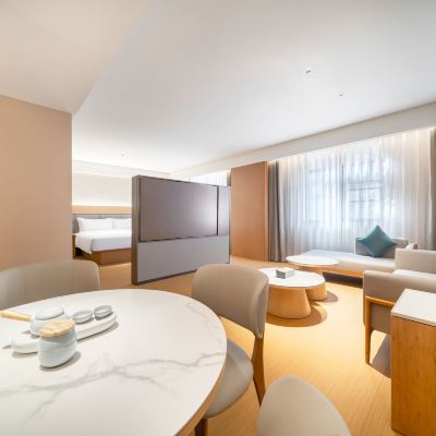 套房（電視投屏+智能馬桶+金可兒床墊+躺椅沙發） 全季飯店（九寨溝景區店）優惠