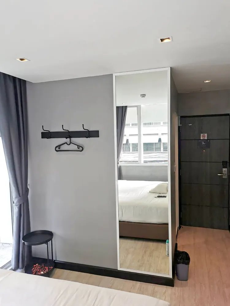 ห้องคิงไซส์มาตรฐานพร้อมระเบียง (ห้องน้ำส่วนตัว)