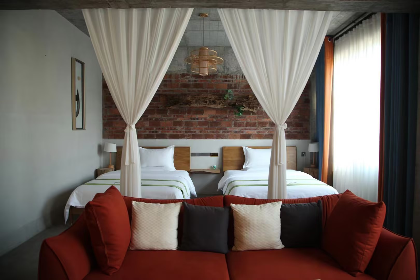 Yi mu zhi Jian min su凤凰花开双床房