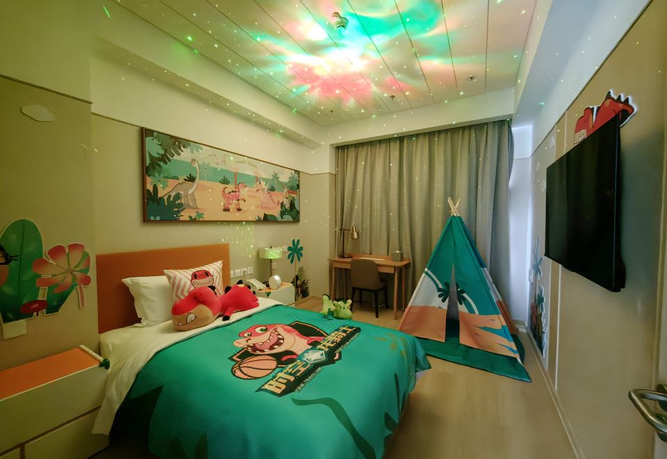Bejing Yanqing Alpine Skiing Resort HotelSpatio Temporal Dragon Knight Themed - Triple Beds Room