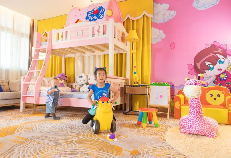 Crowne Plaza Kunming Ancient Dian Town1 King And 1 Bunk Bed Premium Kids Theme Room