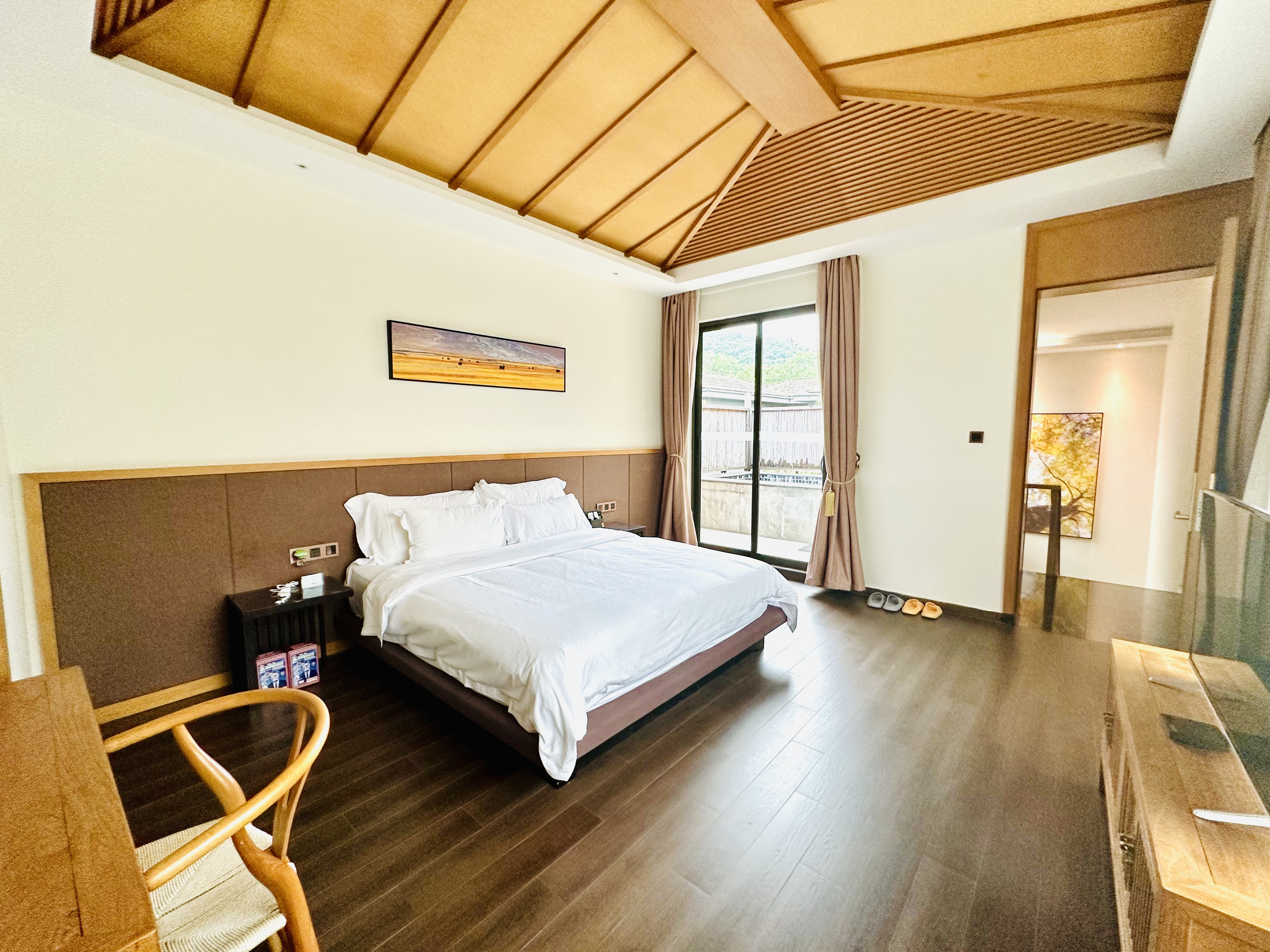 豪华三房泳池别墅（麻将机）