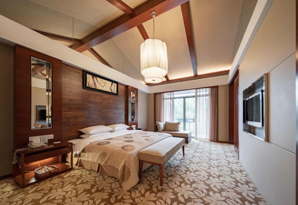 山景浴缸大床套房