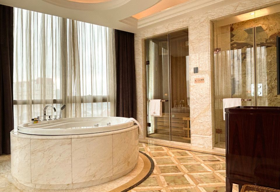 尊雅套房一房二厅（带厨酒吧+乾湿蒸+按摩床+180度江景+麻将房）