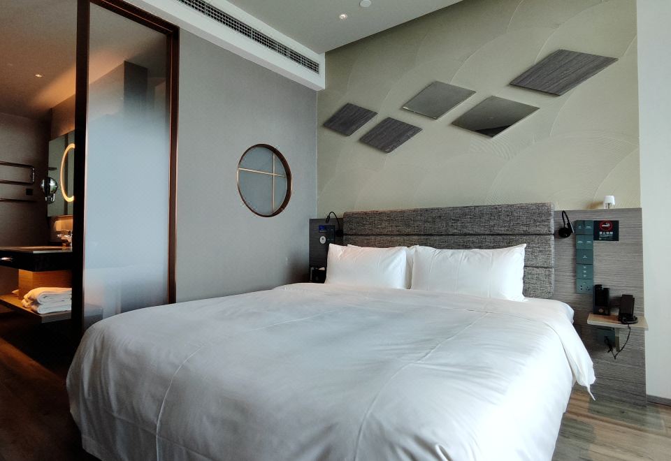 甄选大床房（加热毛巾杆+小冰箱+智能镜）