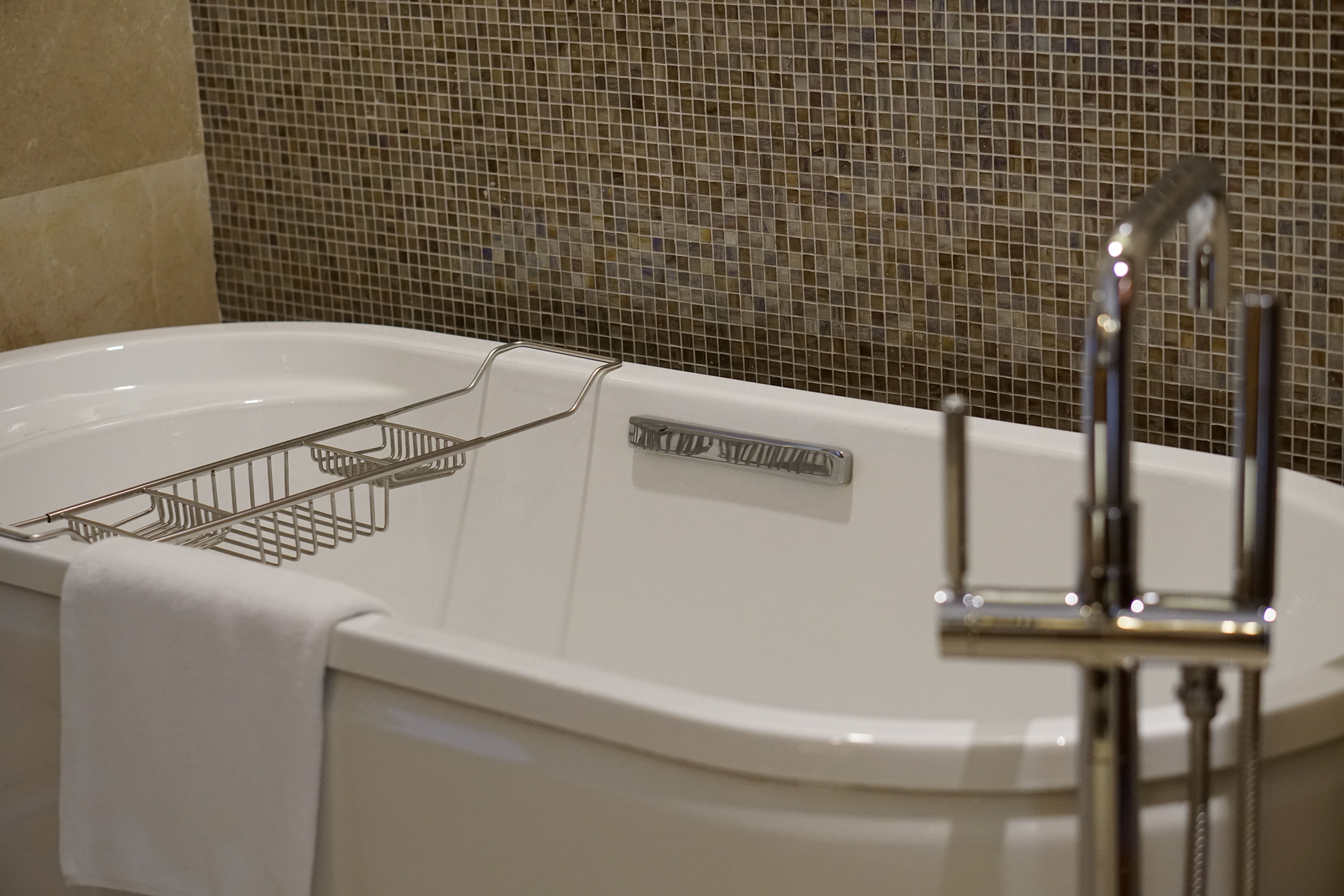 豪华全湖景大床房 | 带浴缸