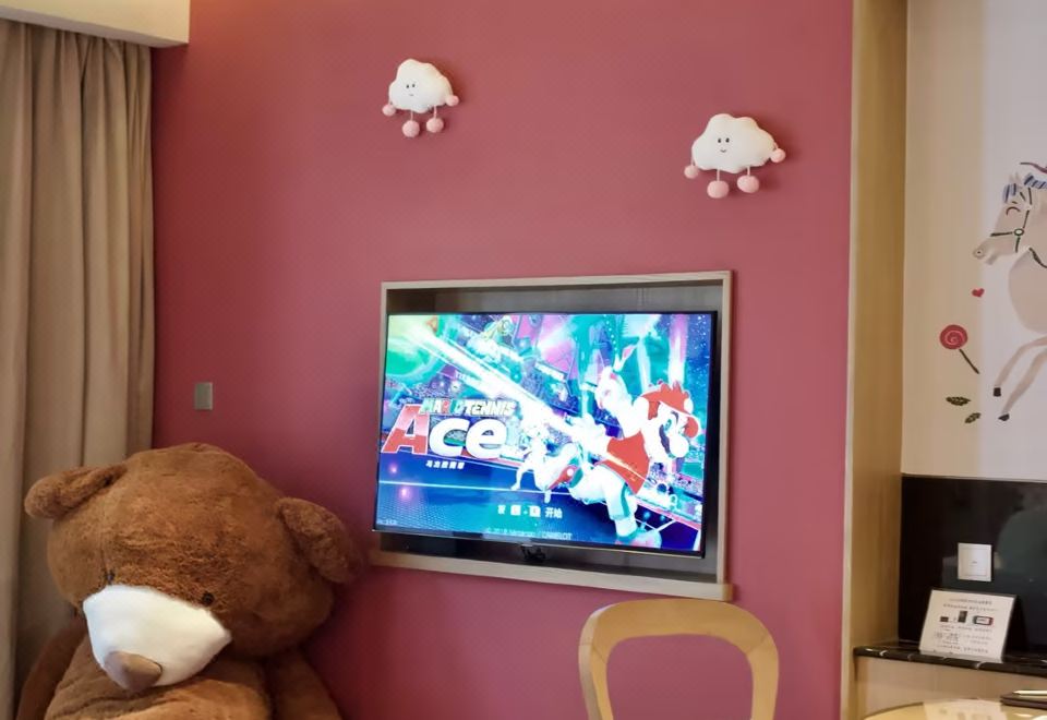 體感遊戲主題雙床房（圓形浴缸·落地窗·獨立陽台）