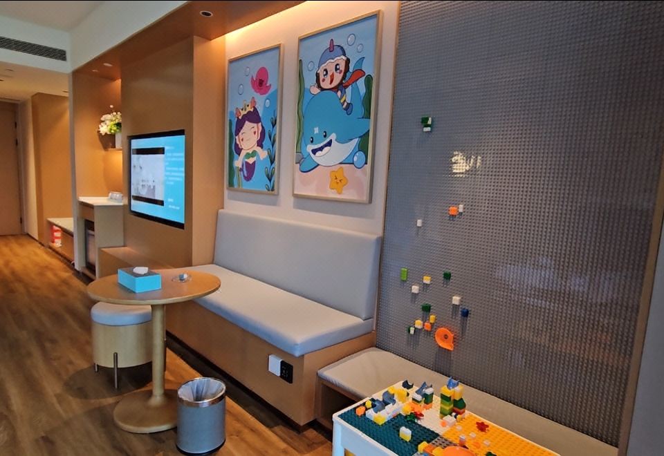 海泉寶貝主題親子步步高房（MINI吧+天然乳膠枕）