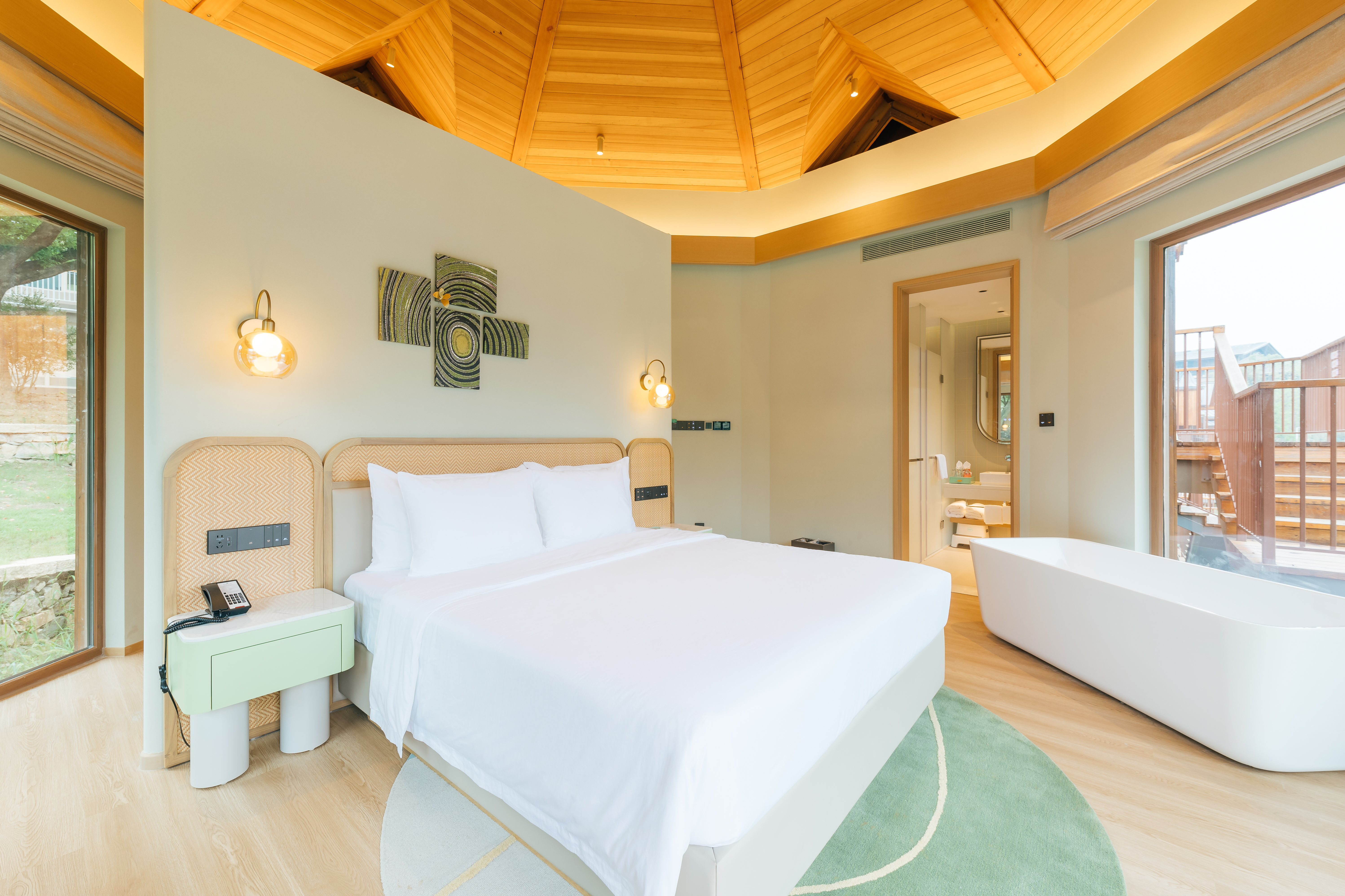 湖滨城堡大床房