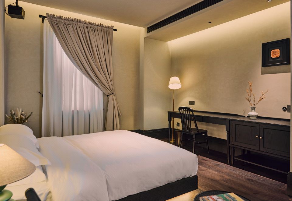 风隐?静谧大床房【JBL音响投影+影视会员+高精棉床品+羽绒被+智能马桶】