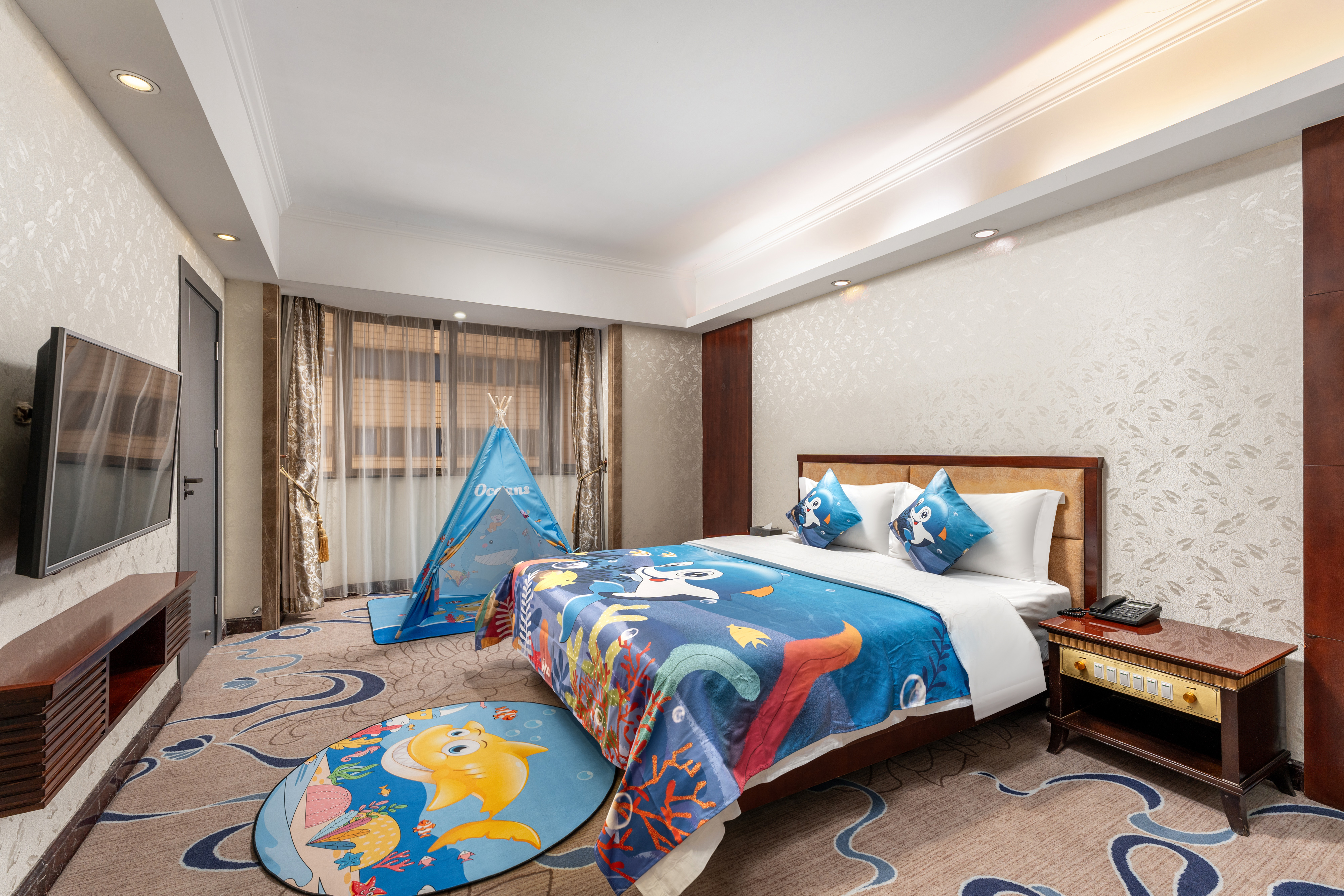 Huahai Hotel (Guangzhou Jiangnanxi changgang Metro Station)亲子套房【一室一厅|超大床+小童小床+小童用品】