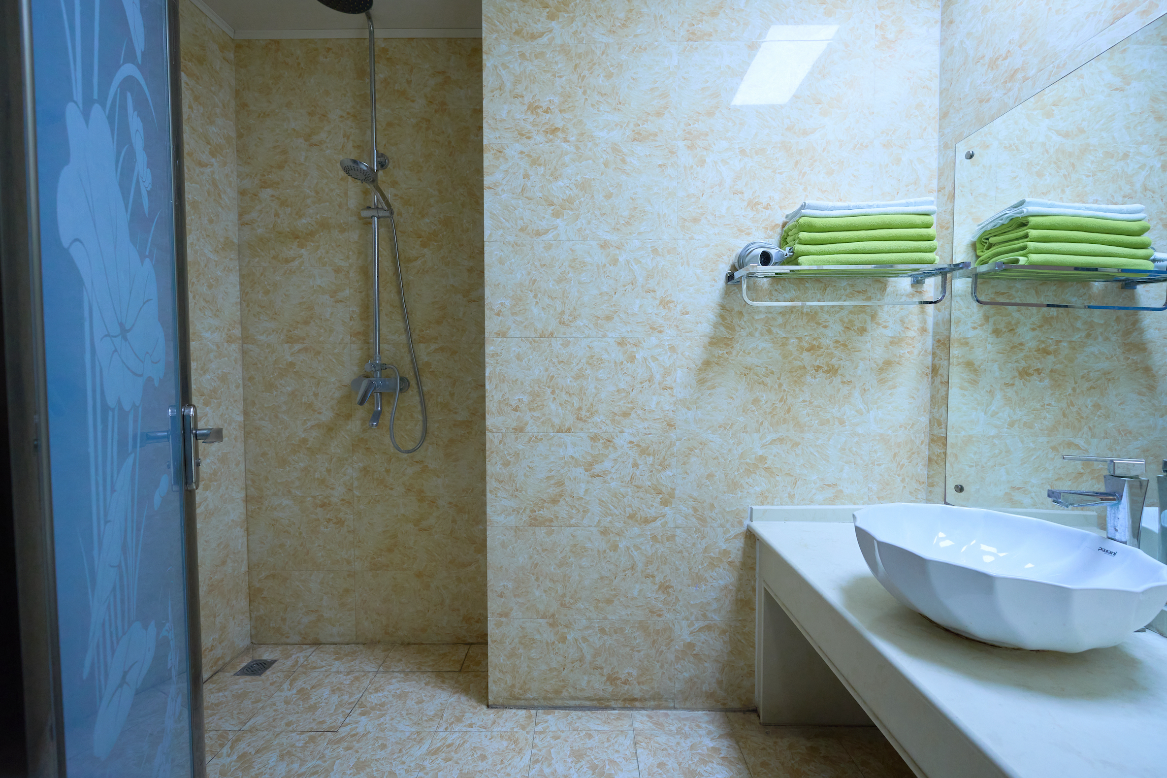 Longmai Hotspring Village庭院私汤温泉大床房（无窗）