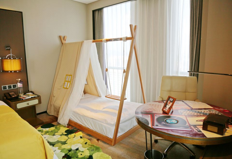 神探迈克狐亲子主题房（沉浸剧本体验+小童帐蓬床）