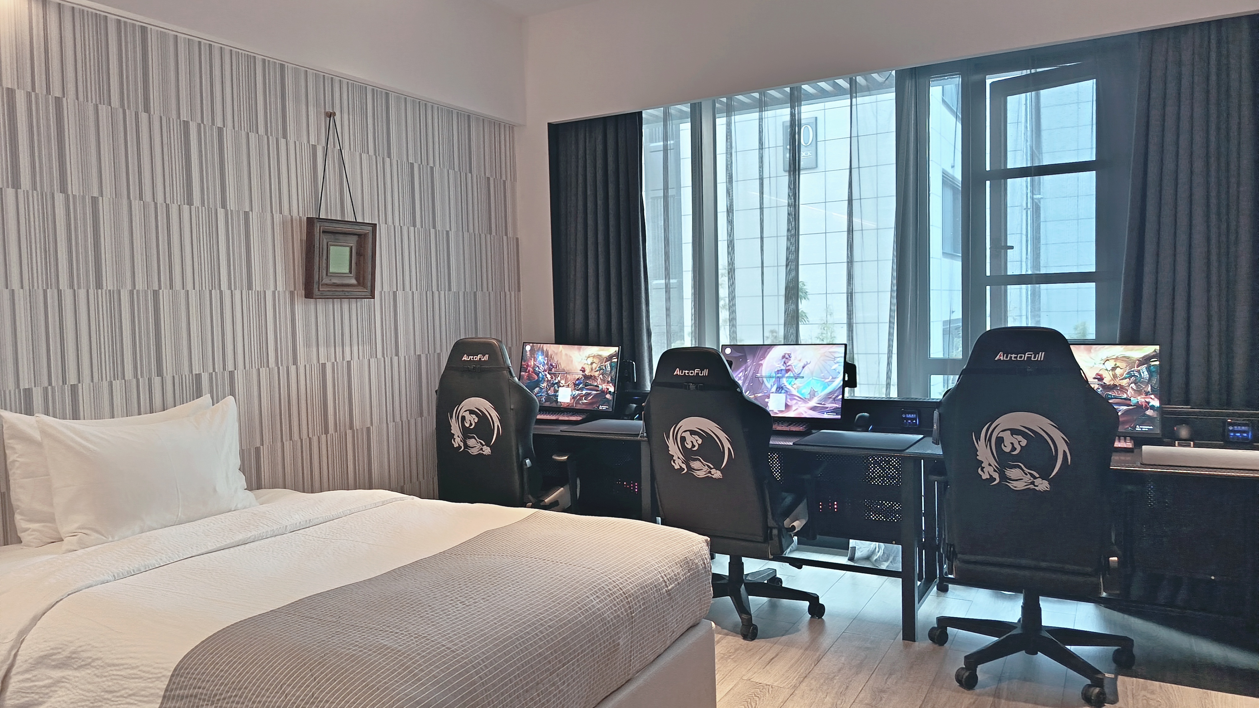 电竞三人间（9600X+5060+2K320）