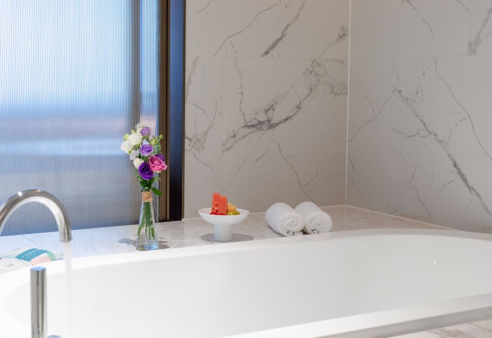 IMPERIAL TRADERS ELONG HOTELGrand Queen Room