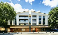 Royard Hotel(Du Fu Thatched Cottage Huanhuaxi Park)