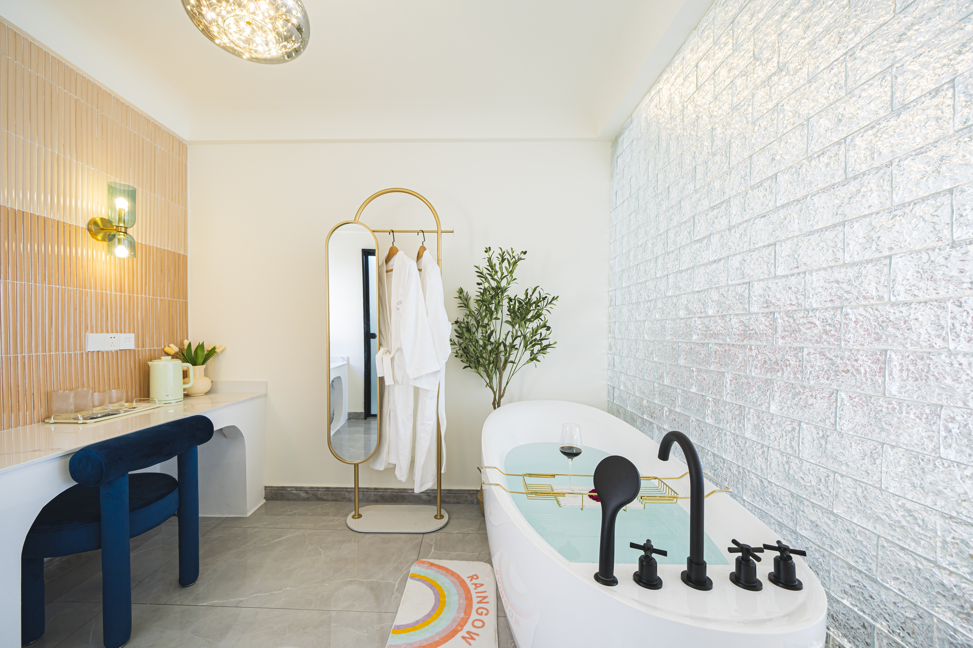 珍珠-180度全景大床房（投影+浴缸+休闲沙发区+智能马桶）