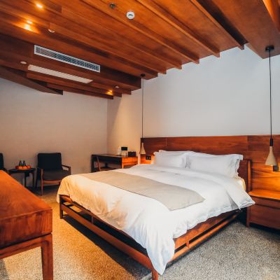 尊享精品大床房（55寸智能電視+舒適床品+智能馬桶） 唯庭飯店（上海金橋店）優惠