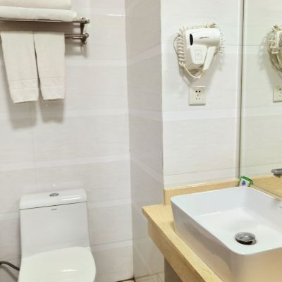 舒睡商務大床房（獨立洗衣機） 駿怡精選酒店（廣州花都廣百大潤發店）優惠