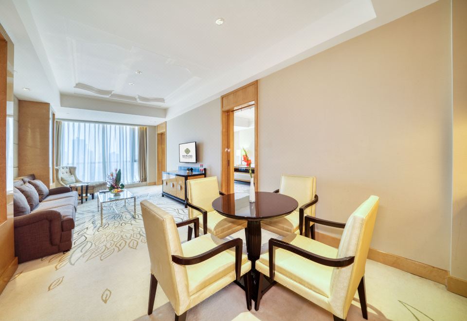 Deluxe Suite