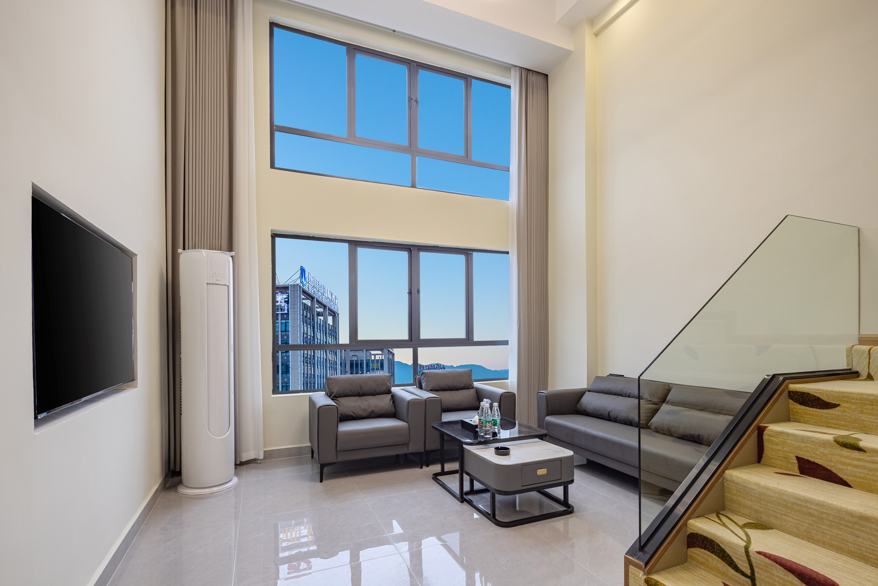 LOFT三床套房∣两衞∣客厅∣双床两张标间∣大床独立单间