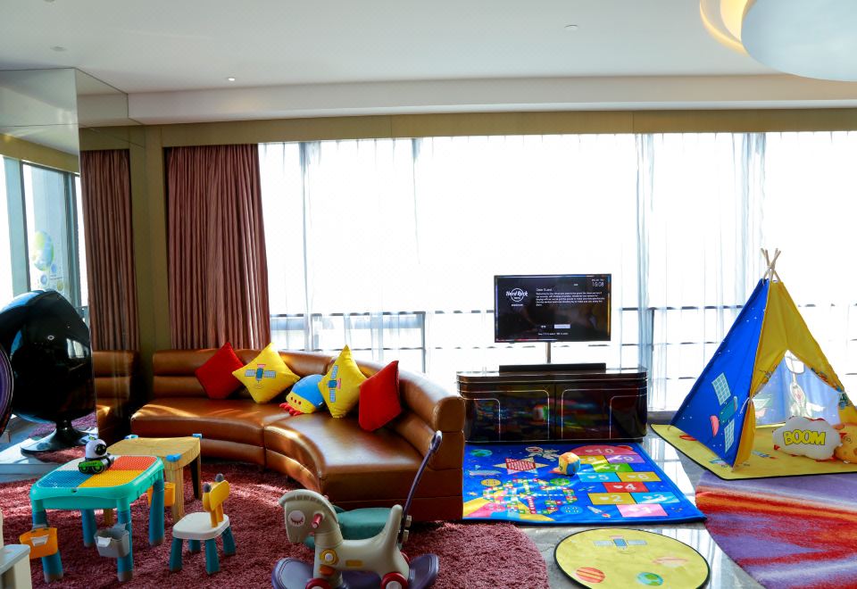 太空漫游家庭親子全景套房（大床+子母床）