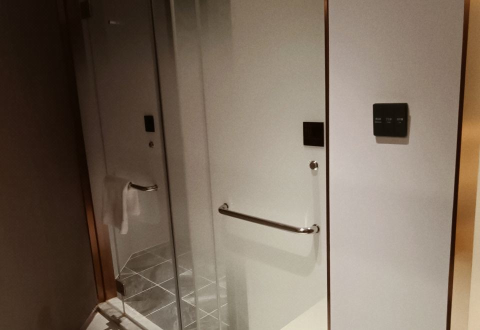 甄选大床房（加热毛巾杆+小冰箱+智能镜）