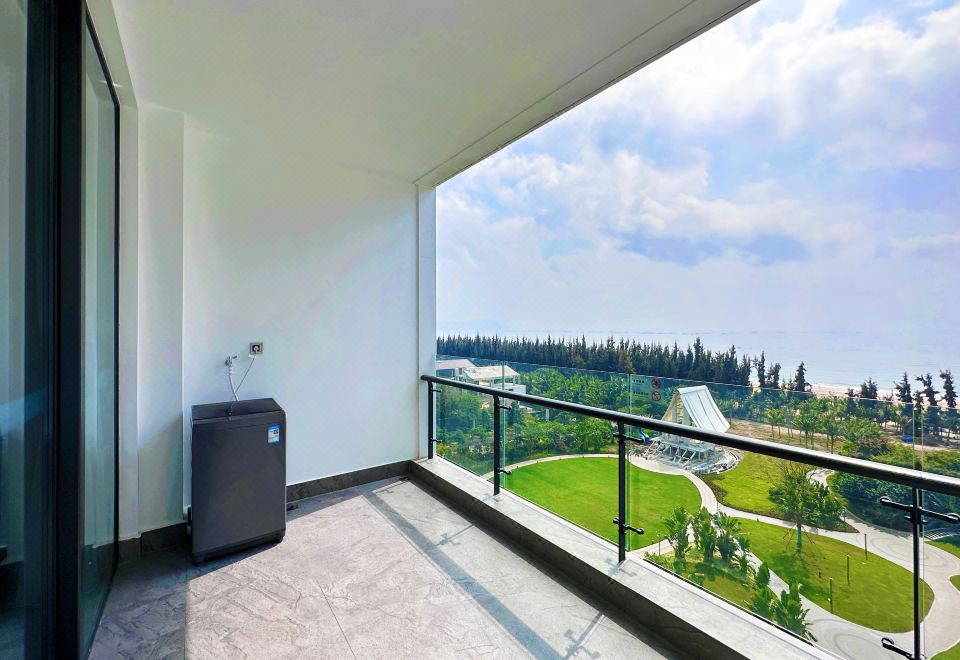 Vaperse Hainan Clear Water BayPremium Oceanfront Room-King Bed