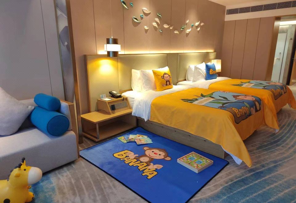 Royce Hotel ShenzhenFamily Twin Room (Banana Monkey Themed)
