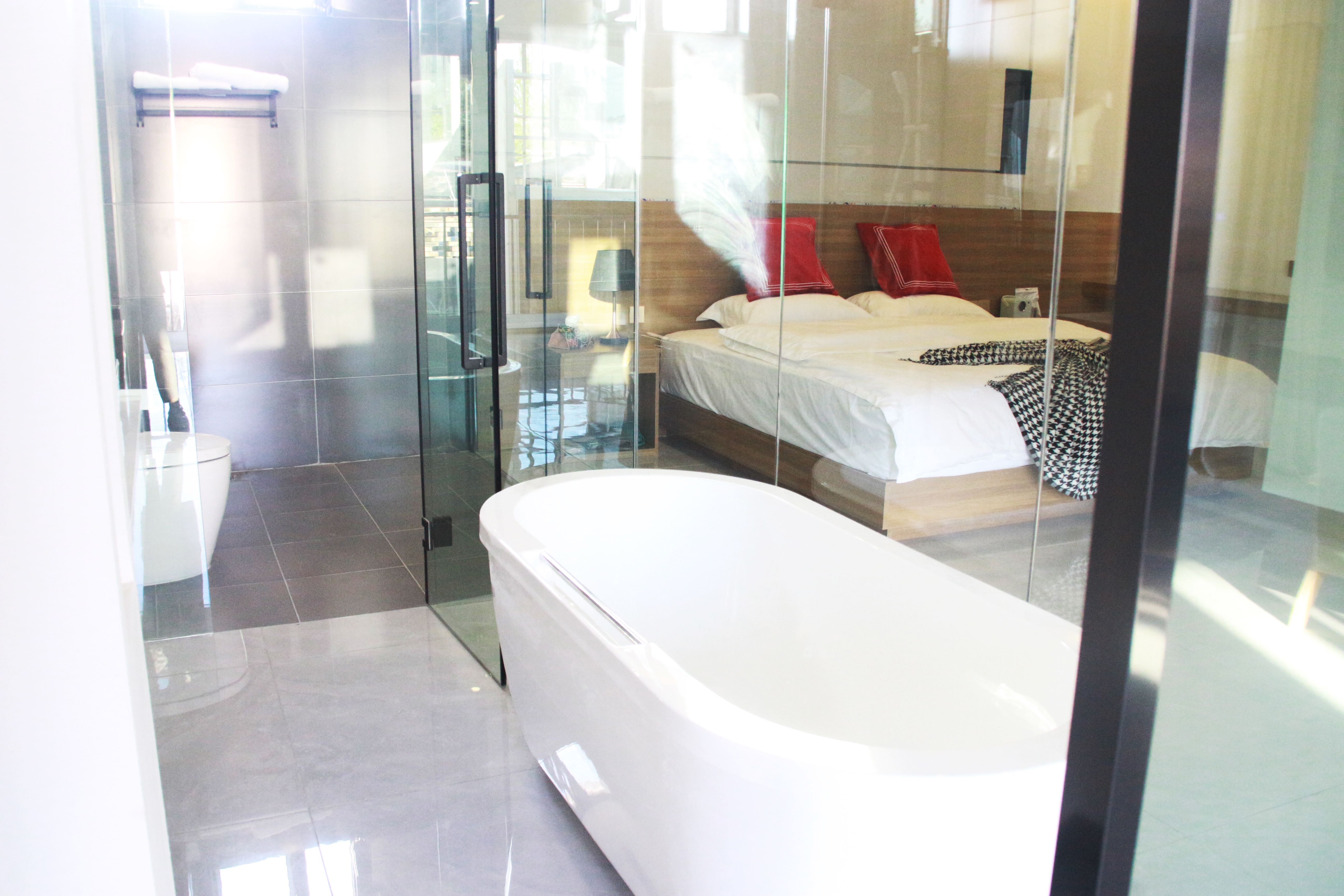 云烟豪华大床房（独立空调）