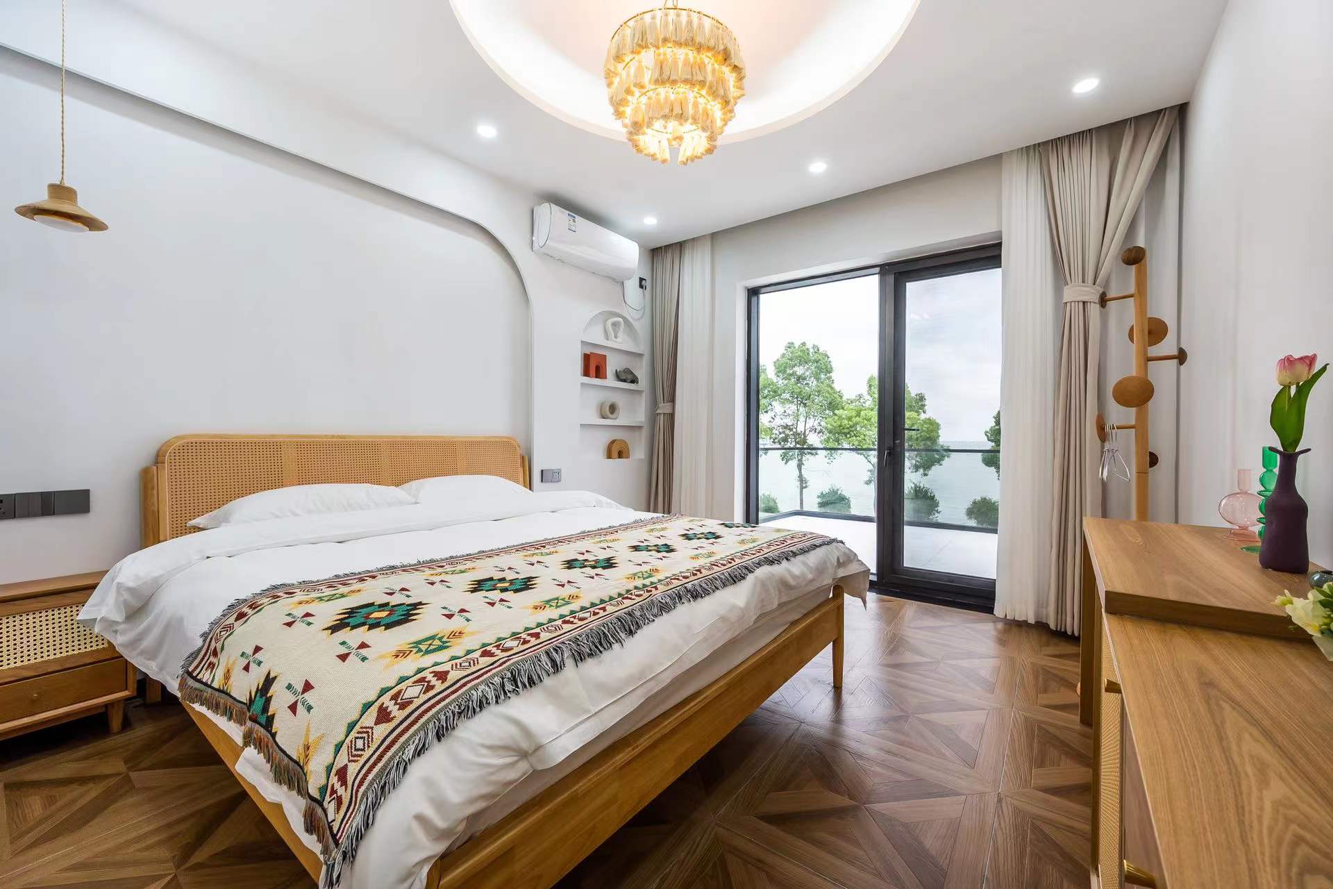 整栋10房湖景别墅