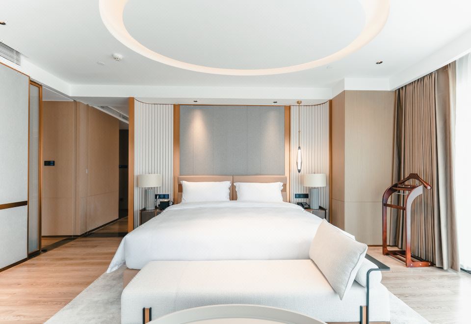 White Swan Hotel ZhanjiangSuperior Suite