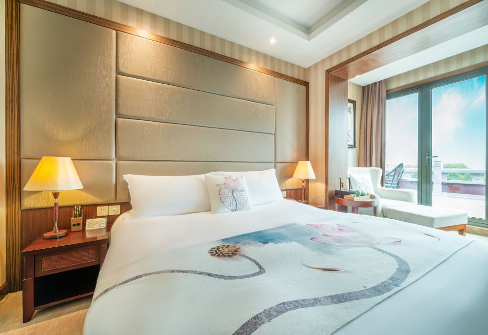 露台湖景大床房