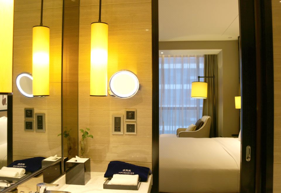 豪華大床房（金可兒床墊+AccaKappar洗護+徠芬吹風機）