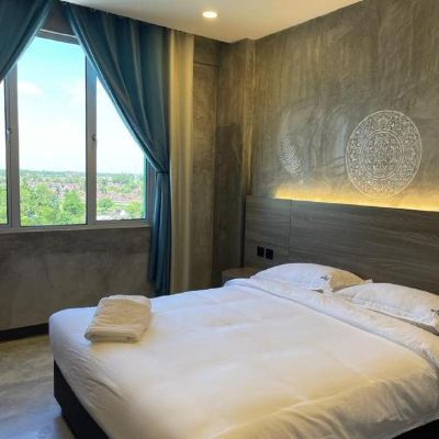 Bilik queen mewah Kupon Sri Indar Hotel