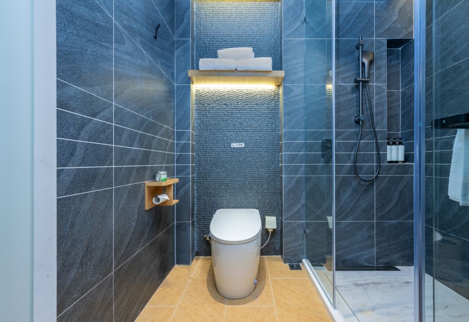 Jianguo HIDDEN Hotel (Nanjing Sun Yat-sen's Mausoleum Area Wutong Avenue)Family Room