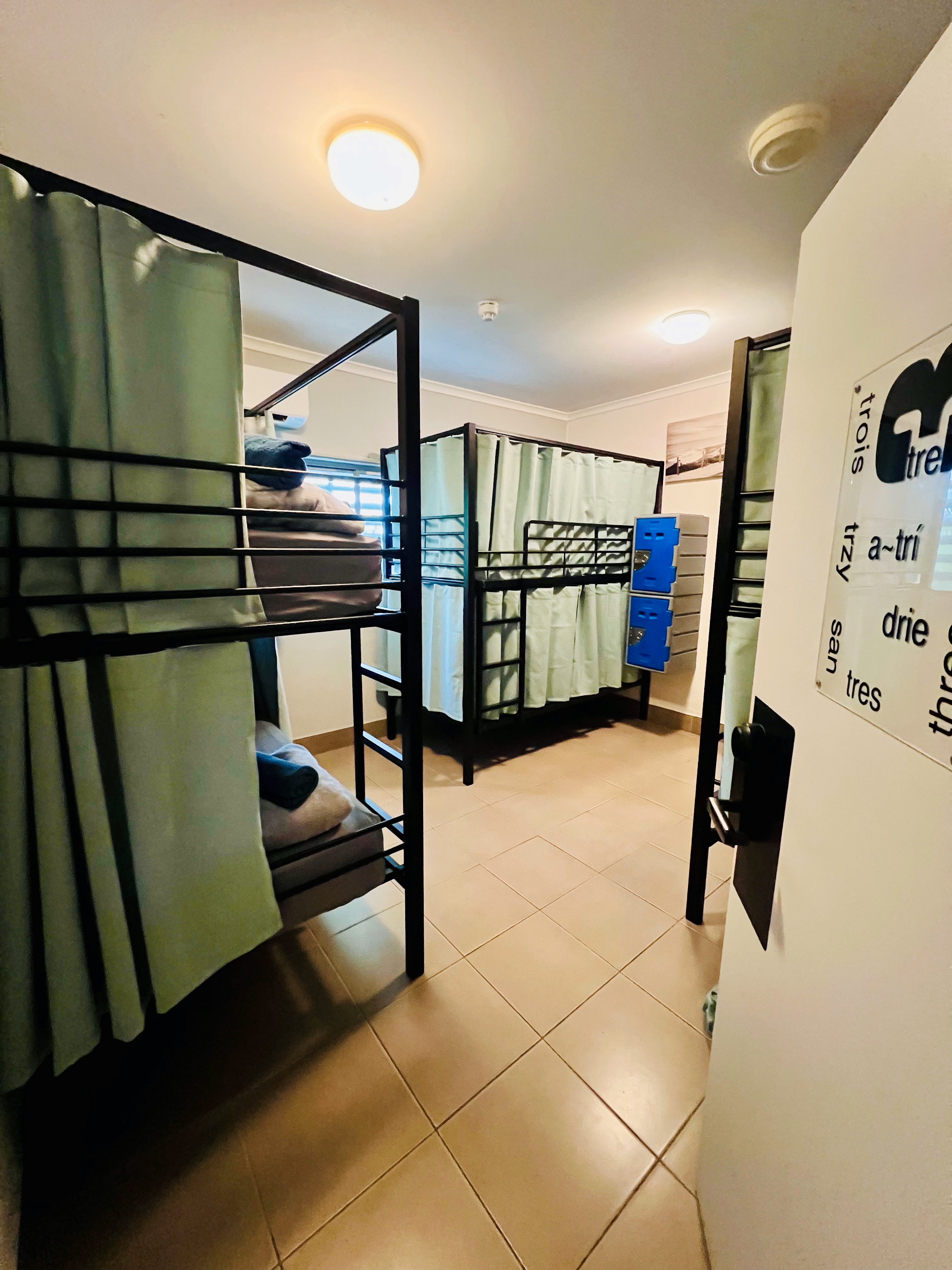 6床私人女生房带连通浴室