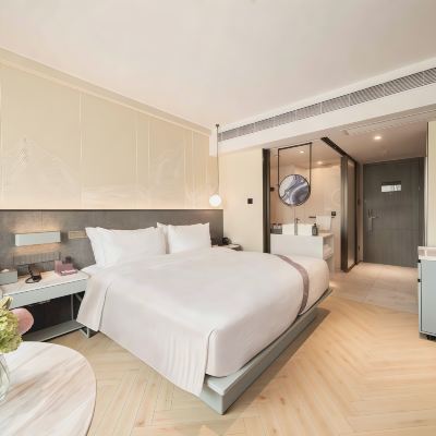 藝心城景大床房（智能客控+電動離簾+無線充電） 外商·藝龍飯店（廣州珠江新城店）優惠
