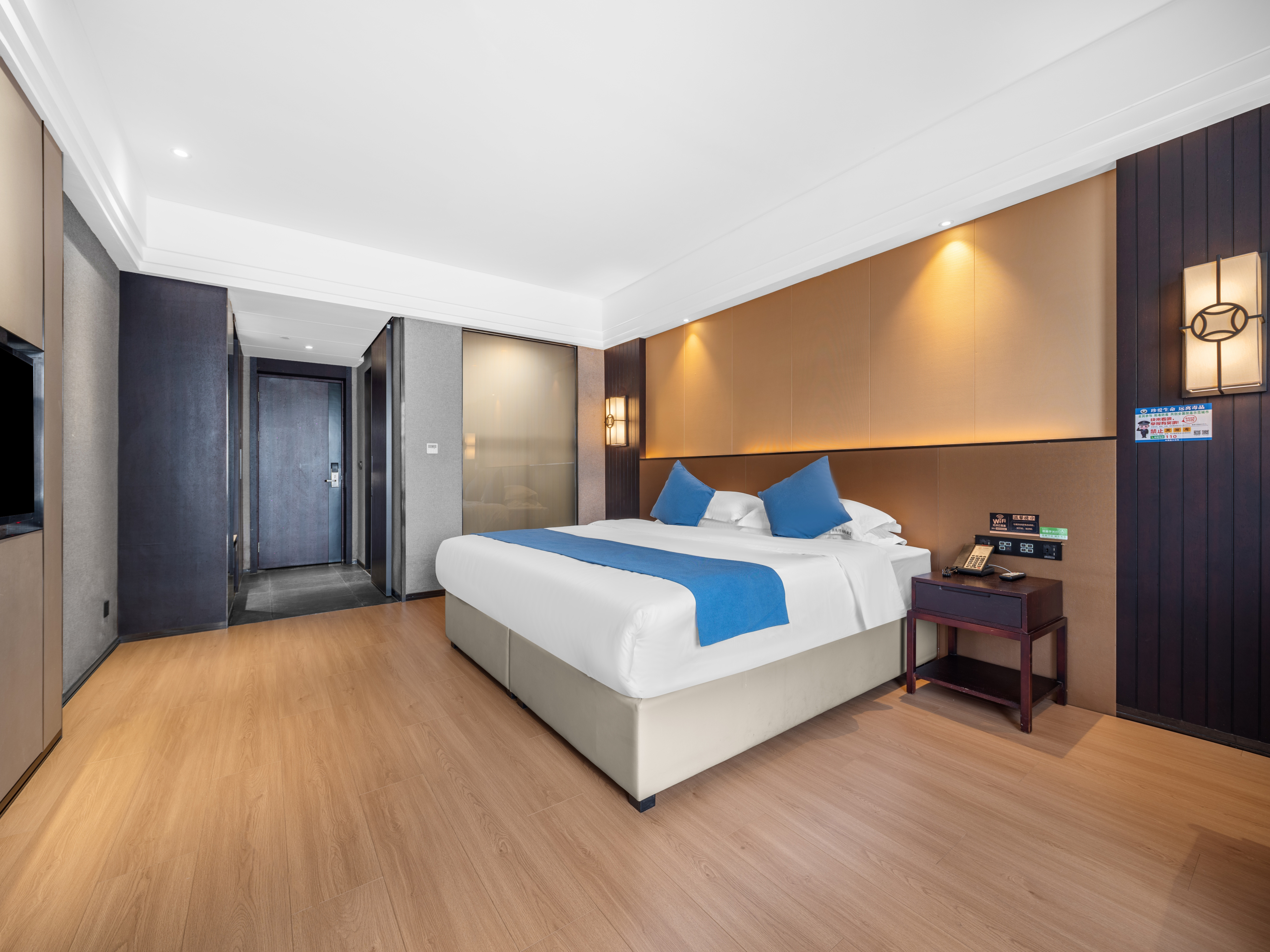 Huichang Moon Bay International Hotel (Huichang County Administrative Center Store)湾雅大床房（安心睡眠+落地窗）